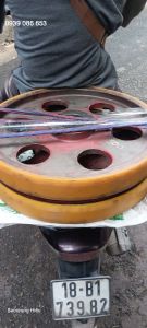 Đúc lại lớp nhựa bánh xe nâng